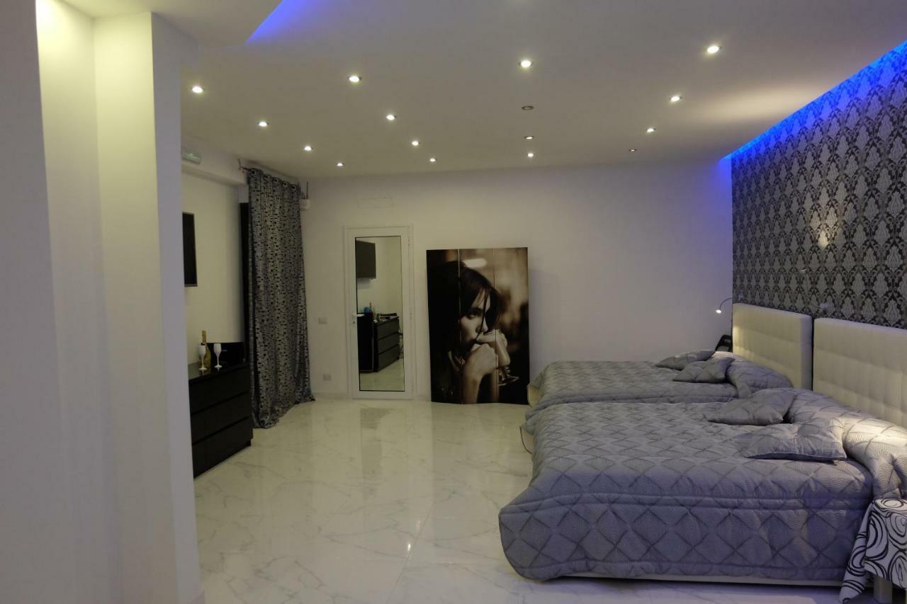 White Room Idromassaggio Su Richiesta Naples Exterior photo